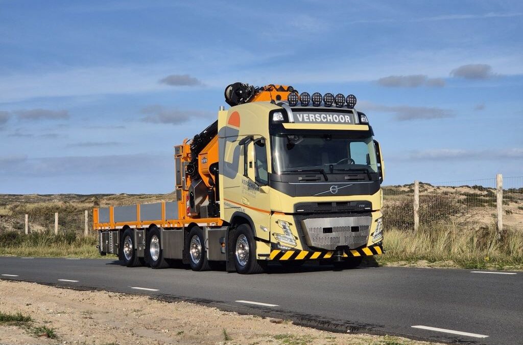 New acquisition: 100 ton/meter truck-mounted crane